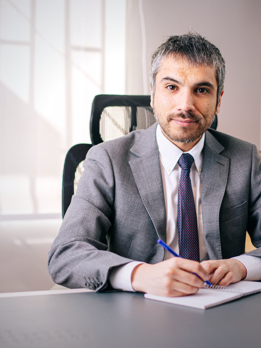 Cristian Bascur Pincheira, abogado de E&B Abogados Asociados